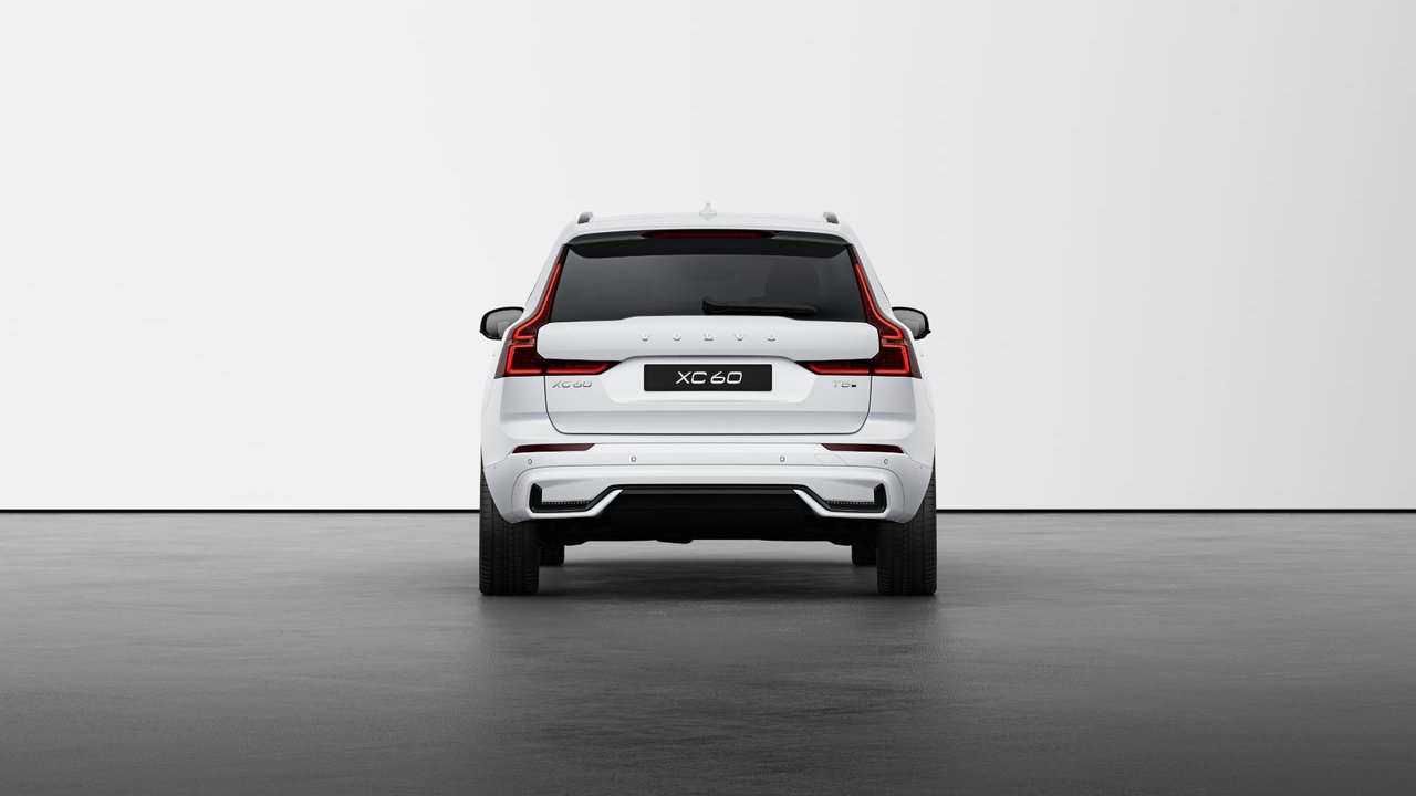 2025 Volvo XC60 Plug-In Hybrid - Image 4