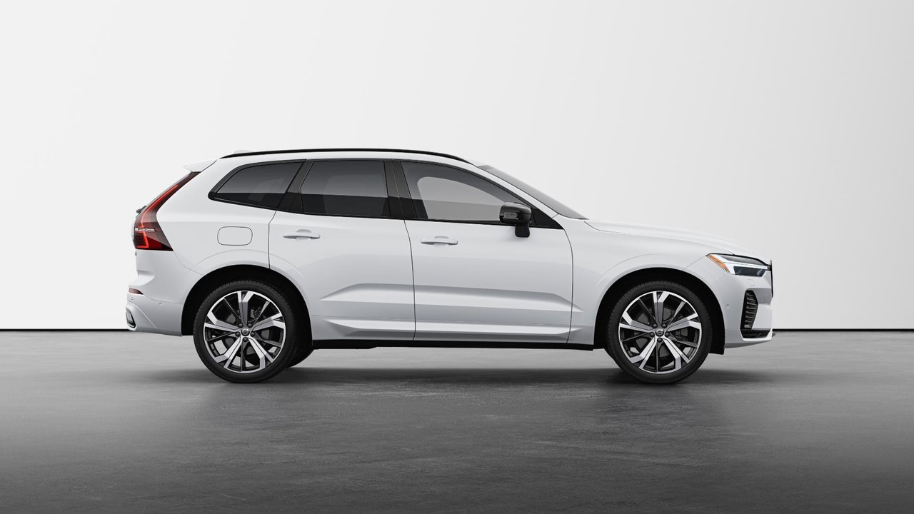 2025 Volvo XC60 Plug-In Hybrid - Image 5