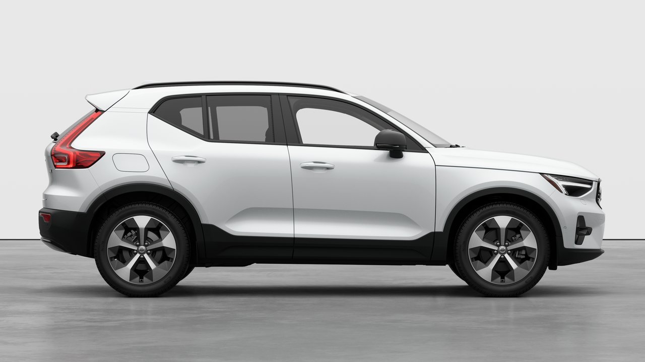 2026 Volvo XC40 - Image 7