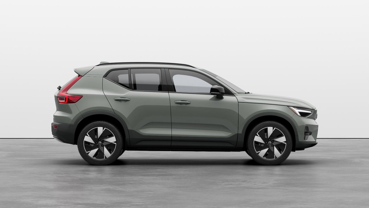 2025 Volvo EX40 - Image 5