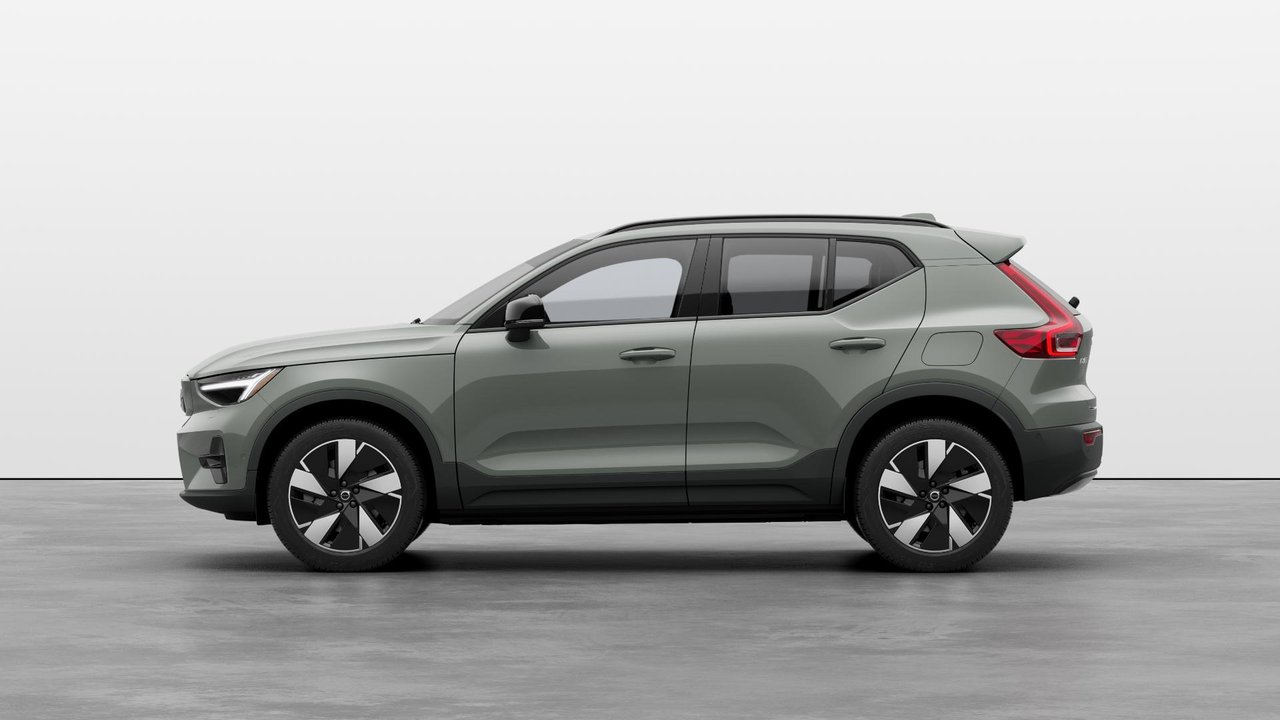 2025 Volvo EX40 - Image 6