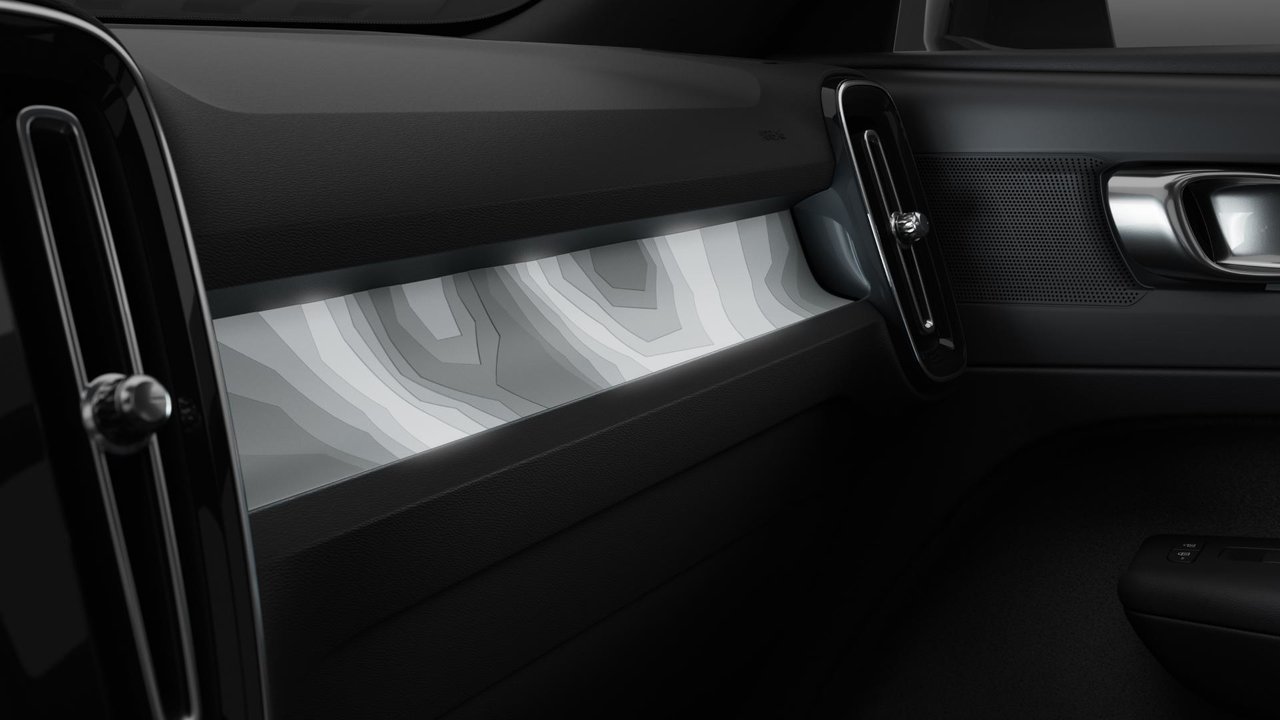 2025 Volvo EX40 - Image 7