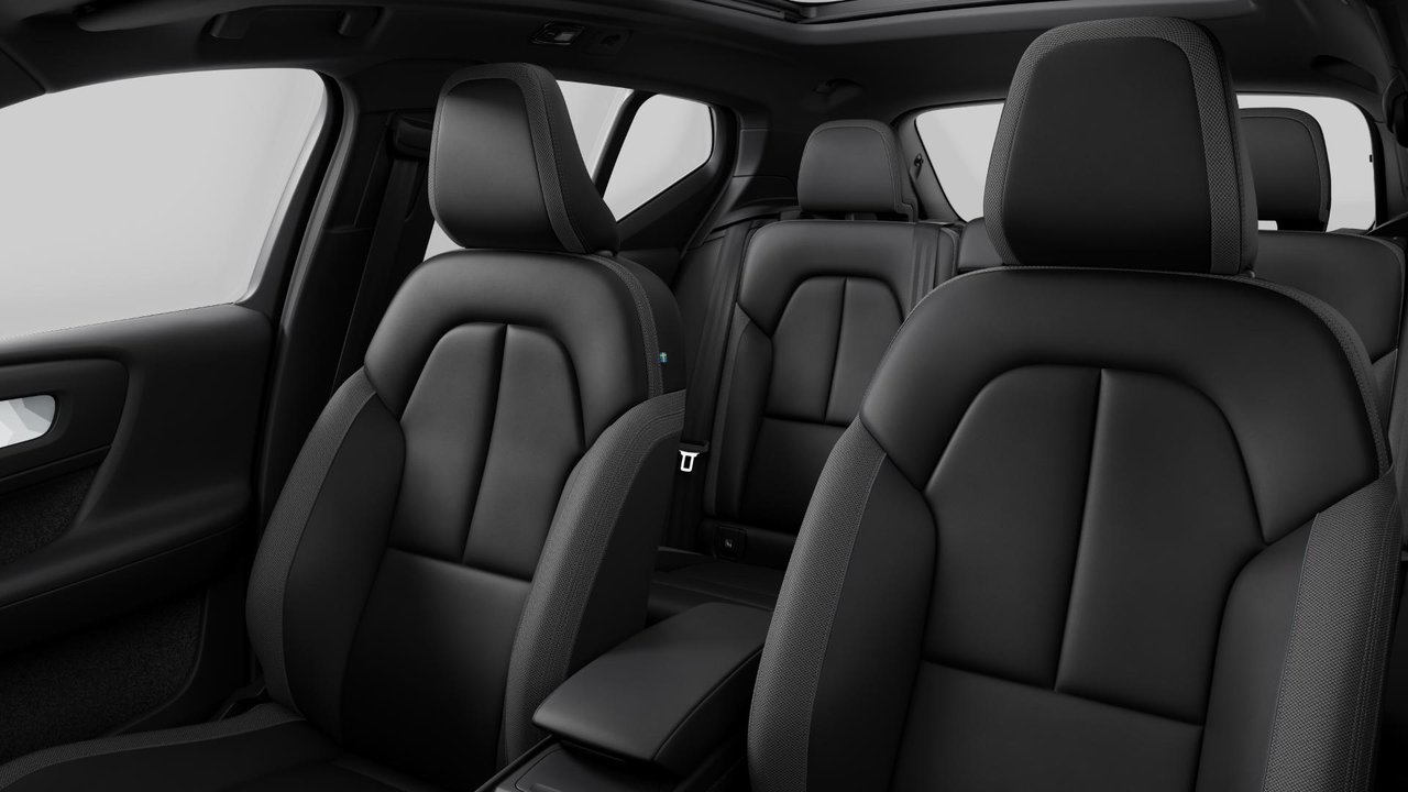 2025 Volvo EX40 - Image 10