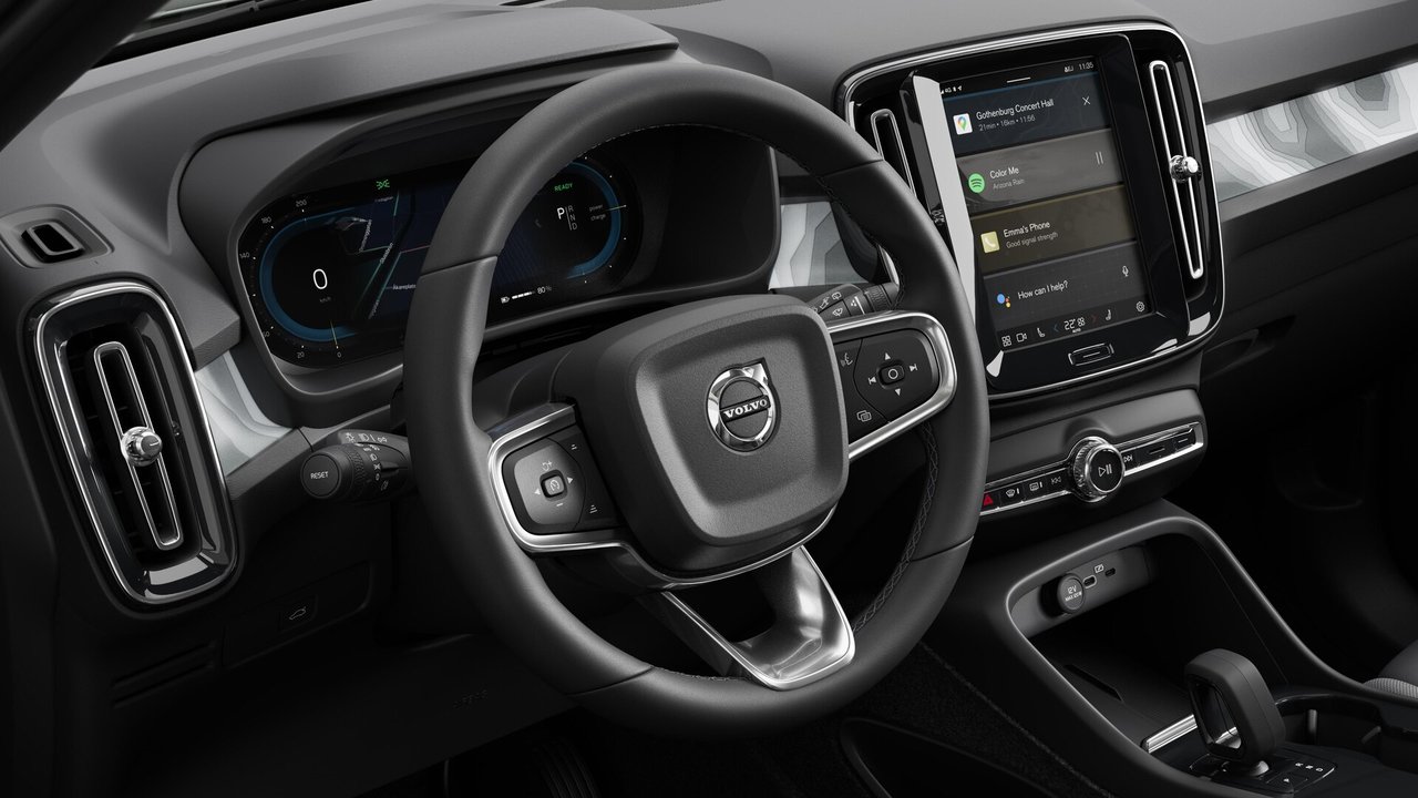 2025 Volvo EX40 - Image 12