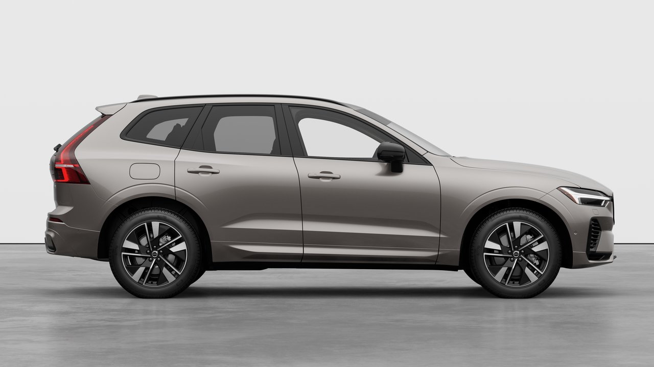 2026 Volvo XC60 Plug-In Hybrid - Image 7