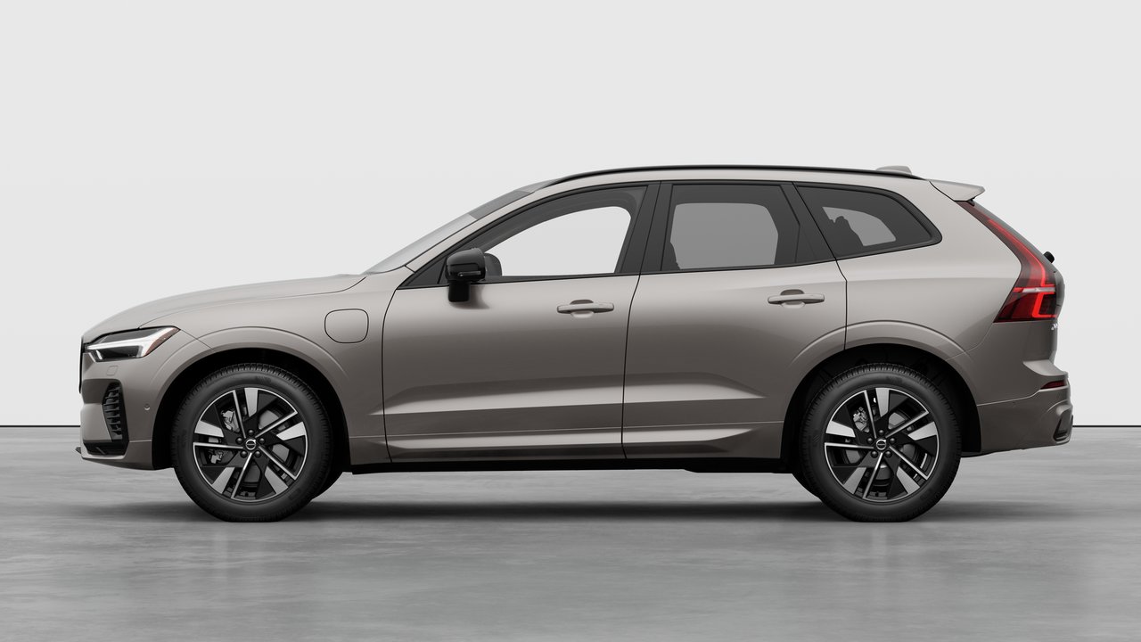 2026 Volvo XC60 Plug-In Hybrid - Image 8