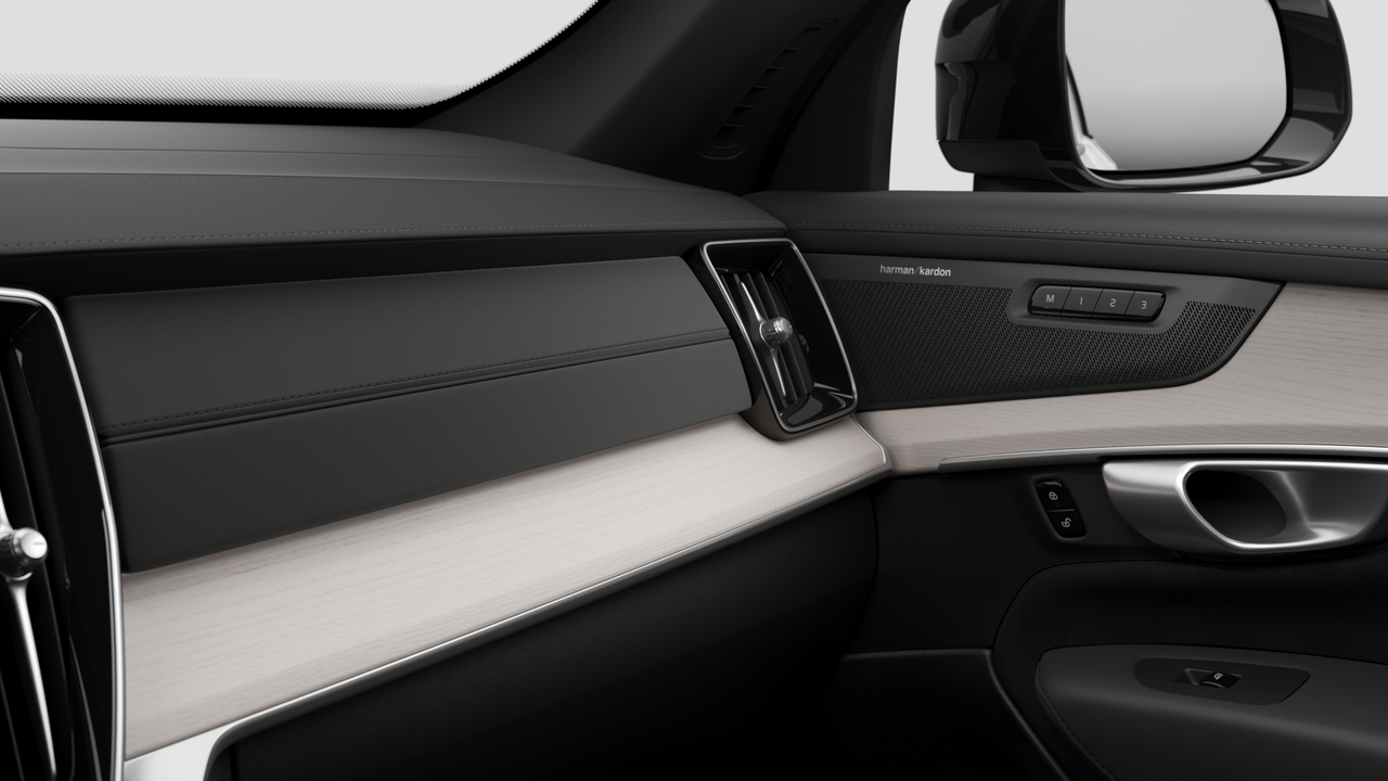 2026 Volvo XC90 Plug-In Hybrid - Image 9