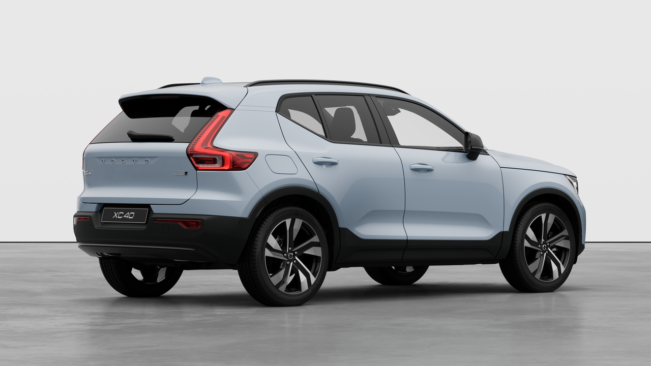 2026 Volvo XC40 - Image 4