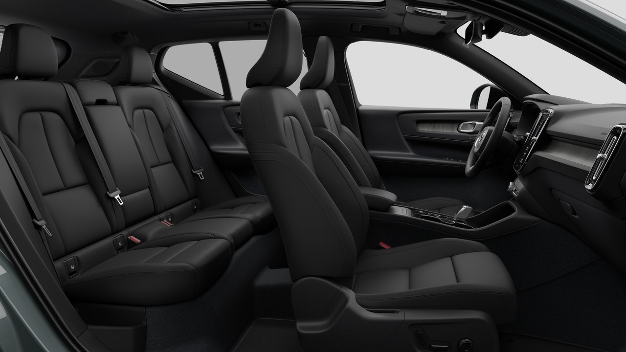2026 Volvo XC40 - Image 13