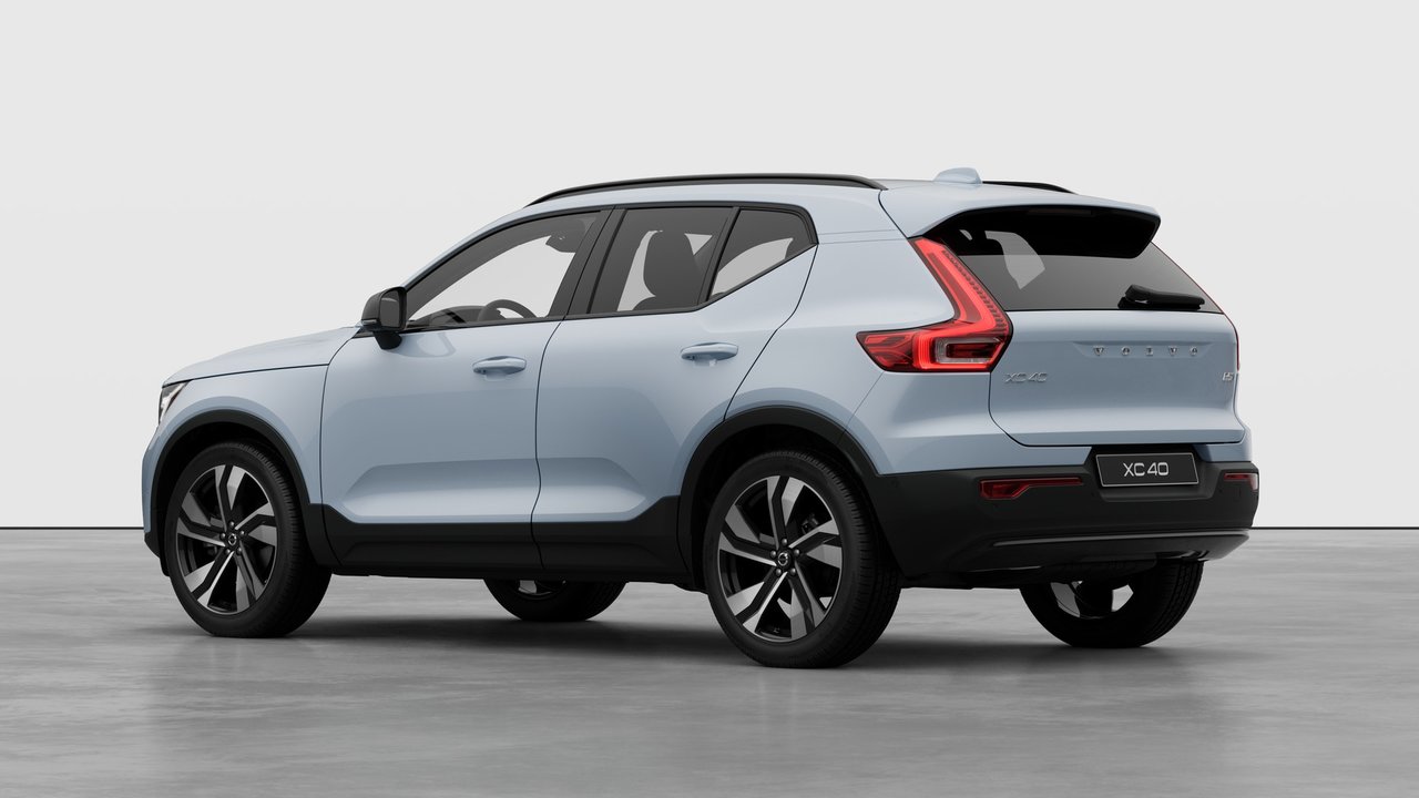 2026 Volvo XC40 - Image 2