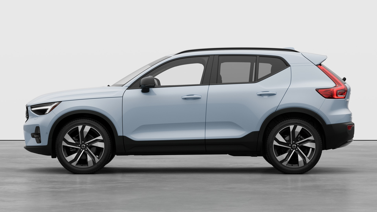 2026 Volvo XC40 - Image 8