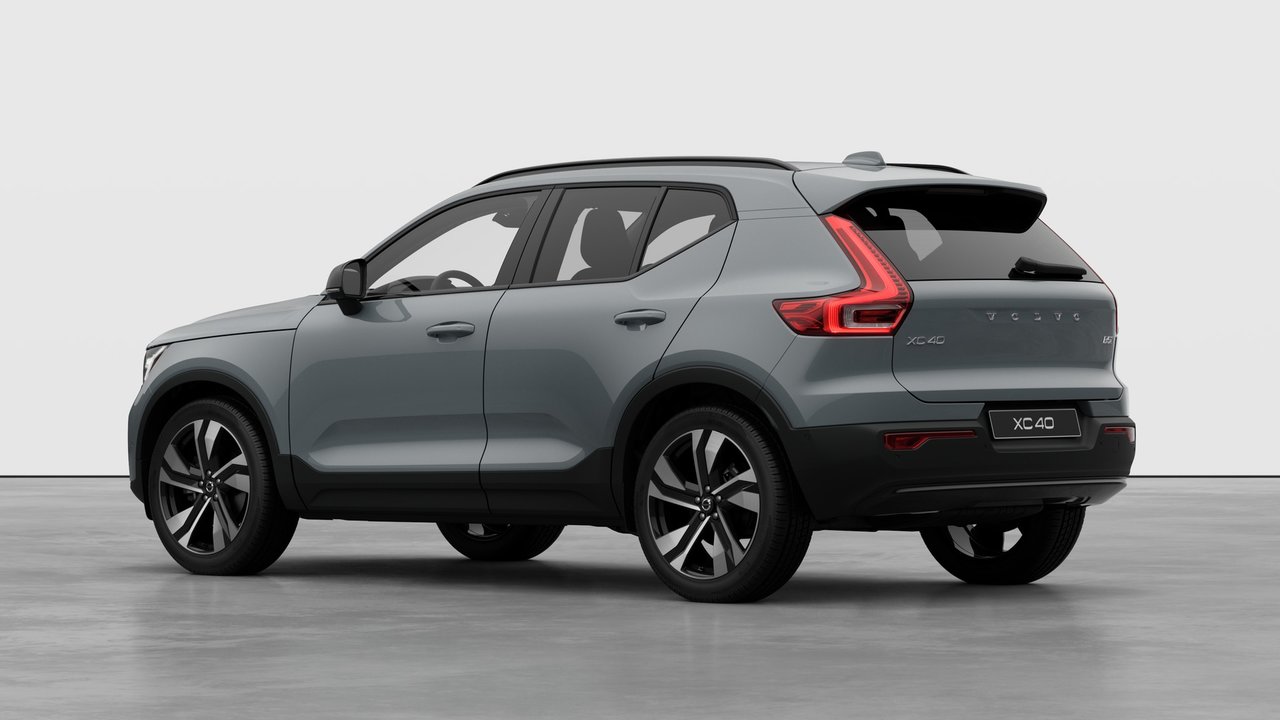 2026 Volvo XC40 - Image 2
