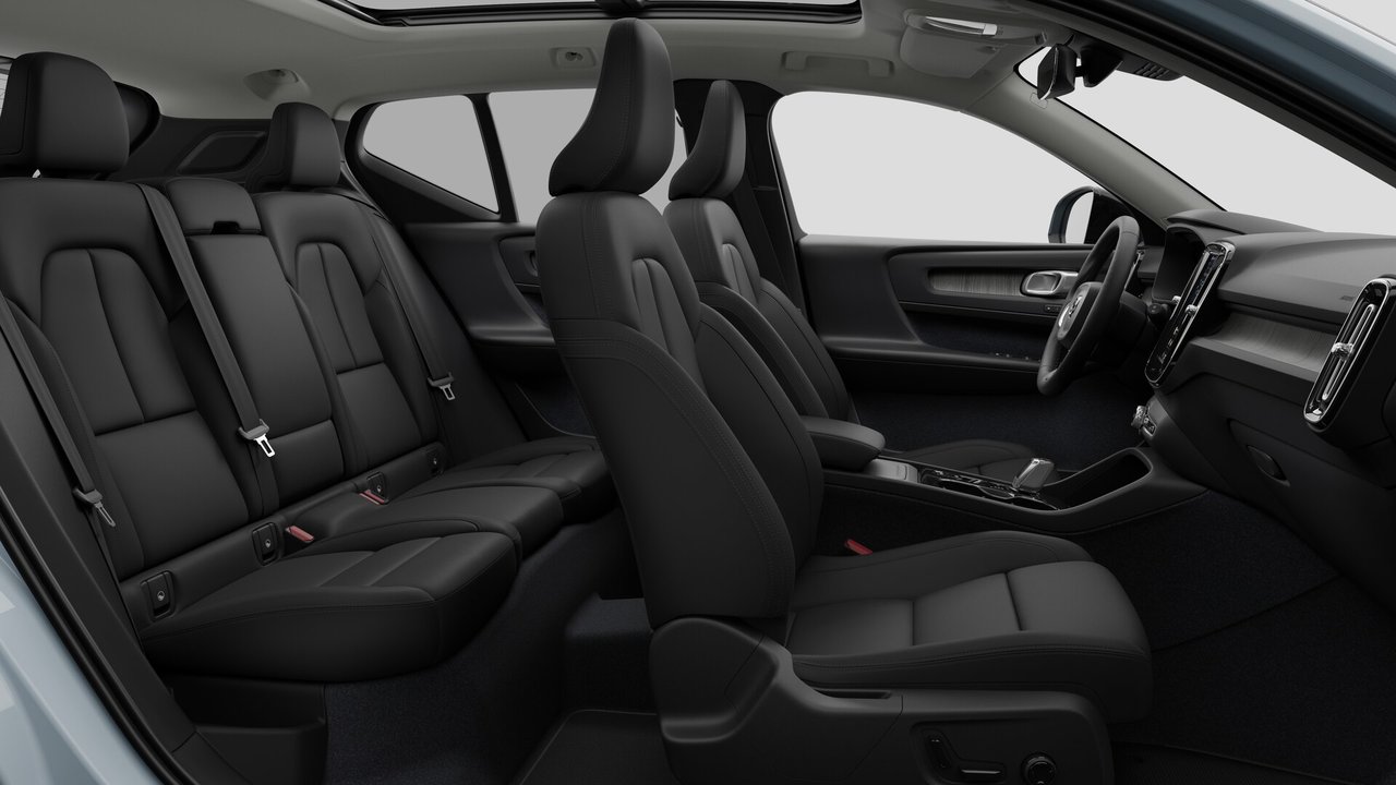 2026 Volvo XC40 - Image 13