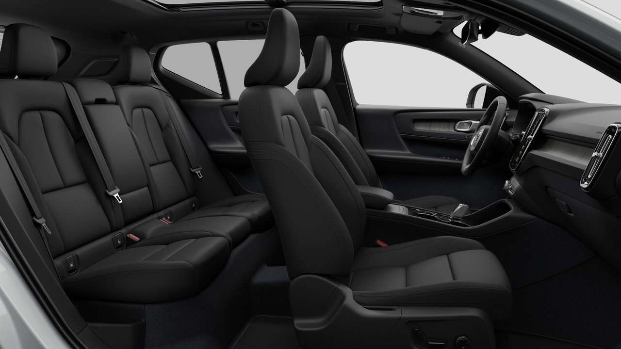2026 Volvo XC40 - Image 13