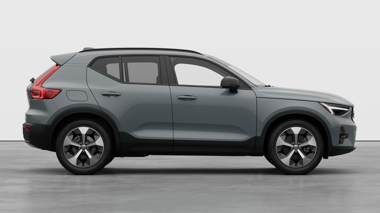 2026 Volvo XC40 - Image 7
