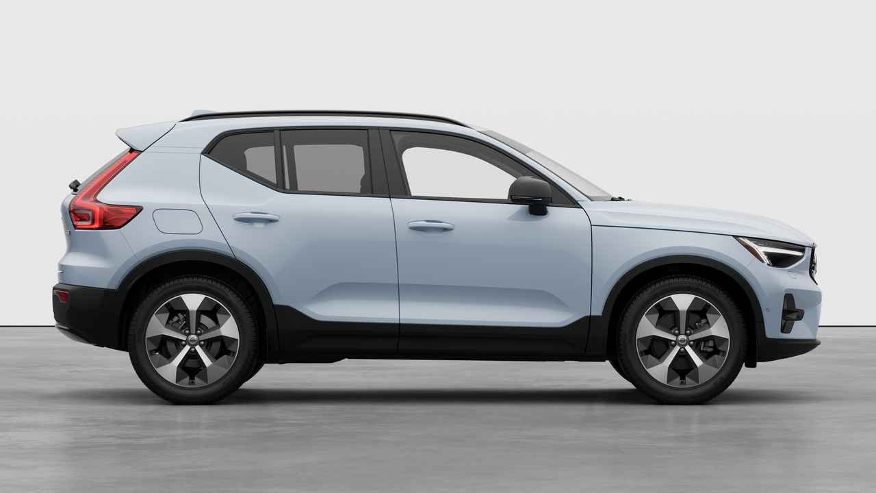 2026 Volvo XC40 - Image 7