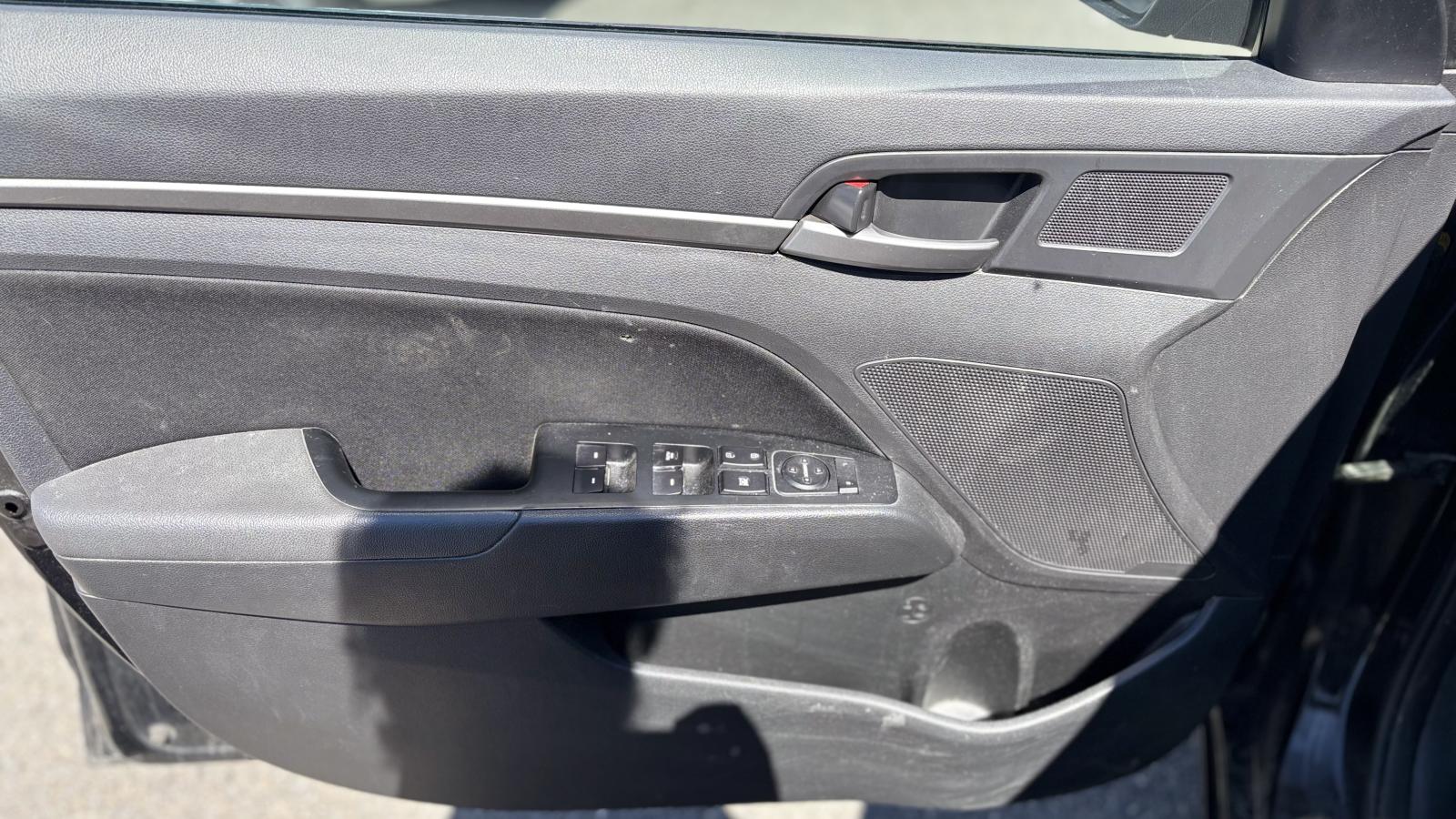 2018 Hyundai Elantra - Image 10