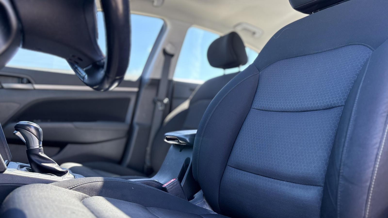2018 Hyundai Elantra - Image 11