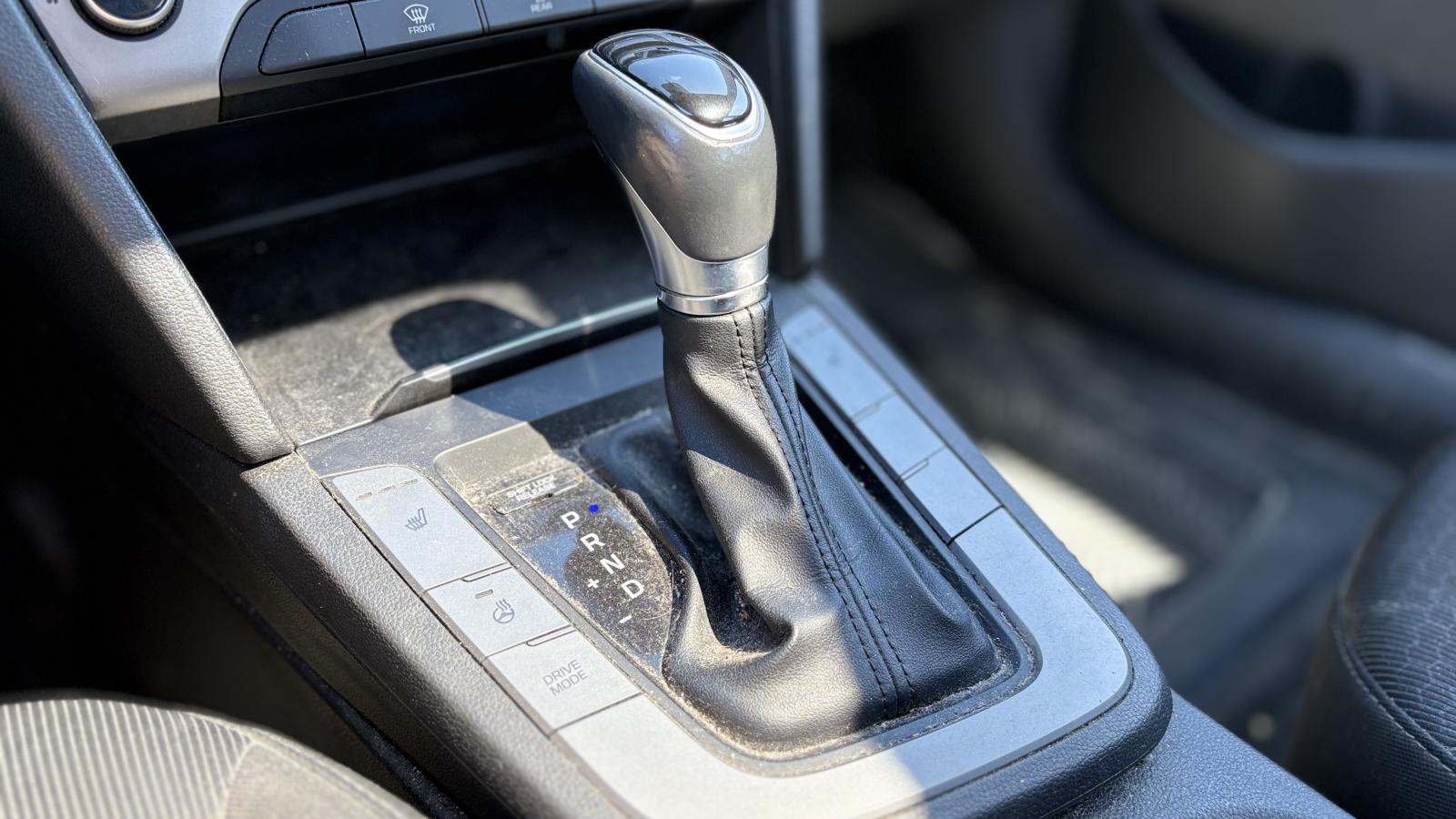2018 Hyundai Elantra - Image 20
