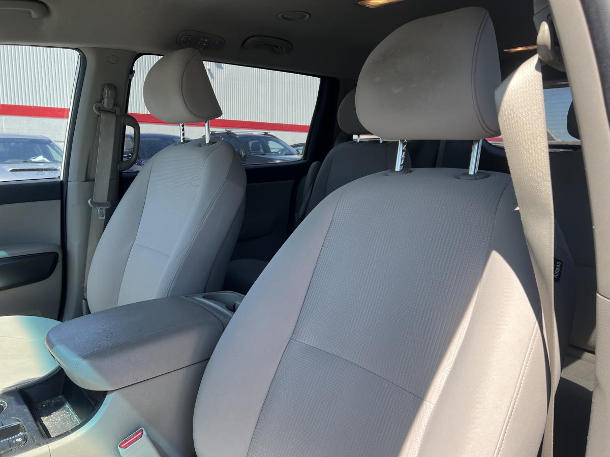 2020 Kia Sedona - Image 12