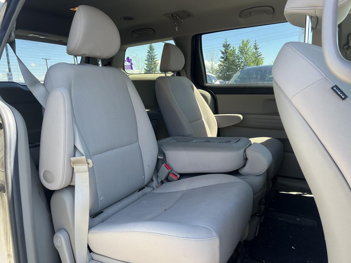 2020 Kia Sedona - Image 14