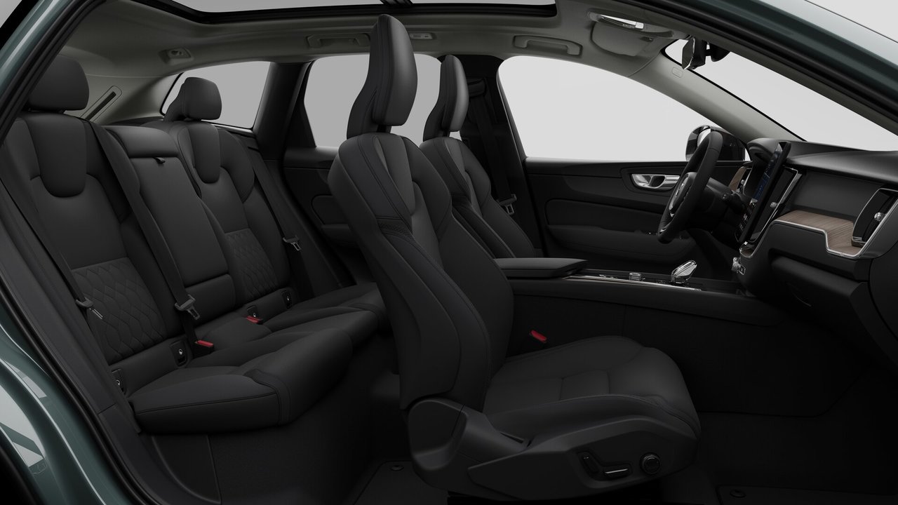 2026 Volvo XC60 - Image 13