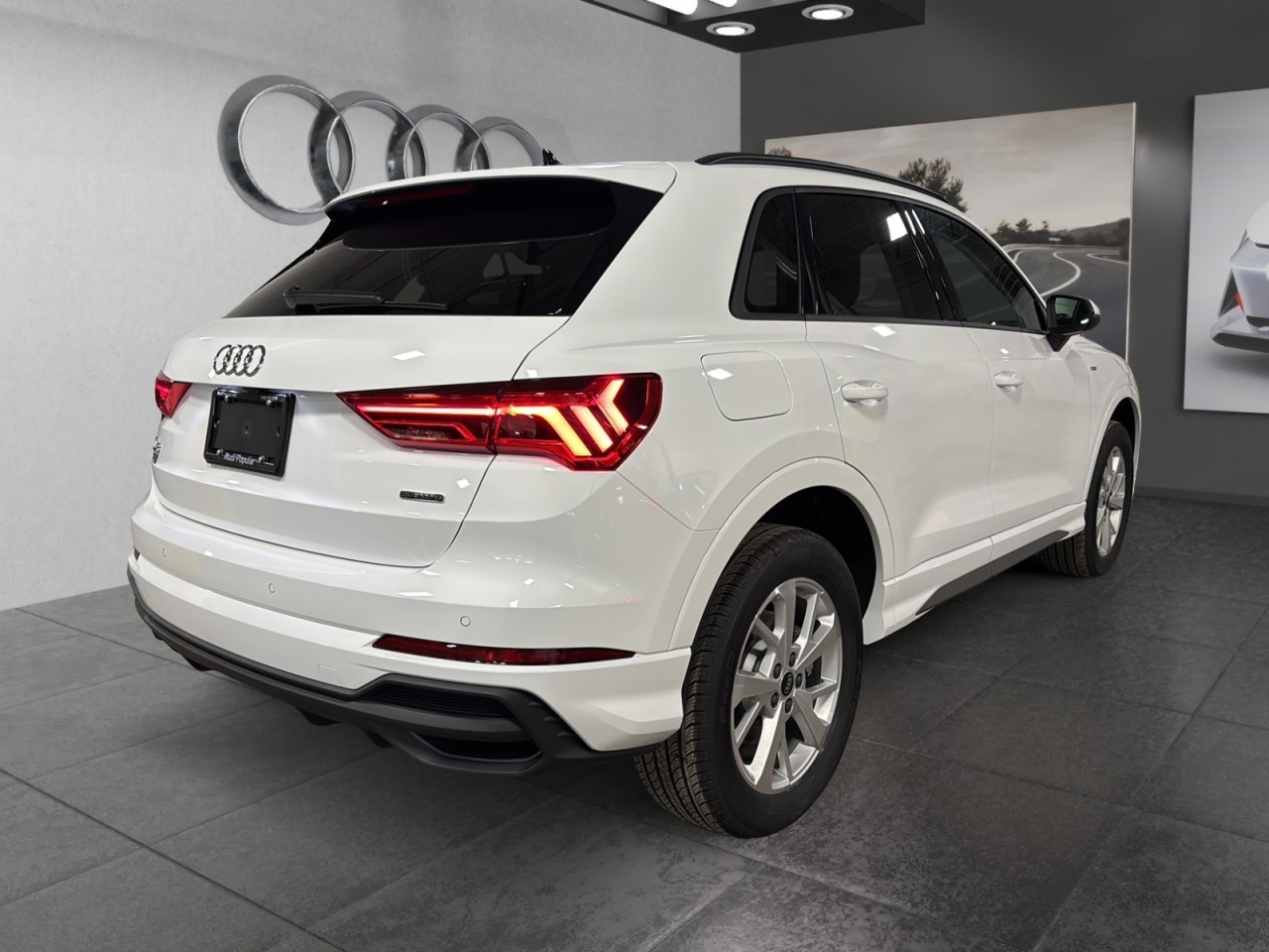 2025 Audi Q3 - Image 5