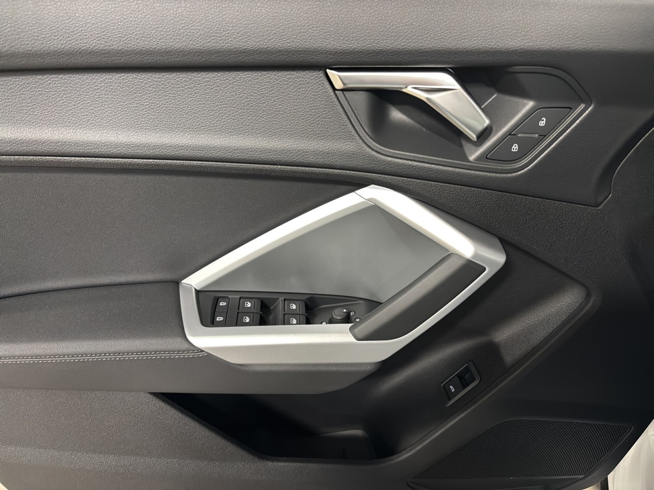 2025 Audi Q3 - Image 9