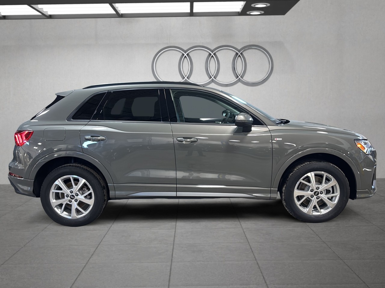 2025 Audi Q3 - Image 4