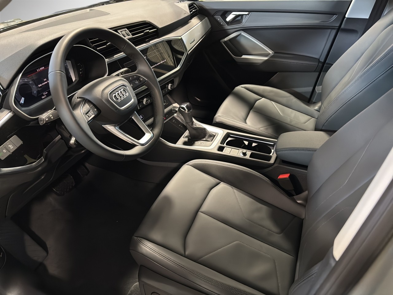 2025 Audi Q3 - Image 7