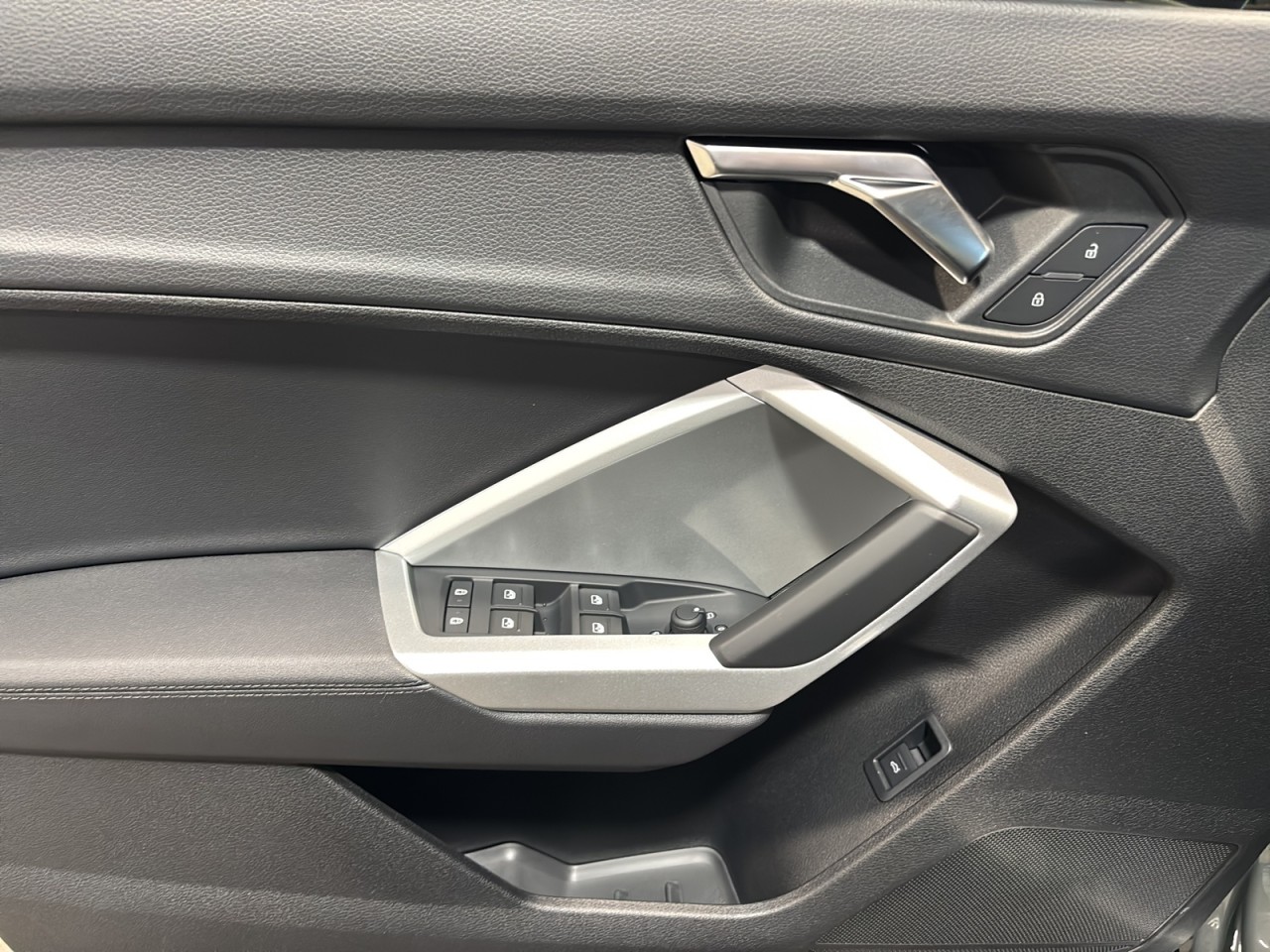 2025 Audi Q3 - Image 9