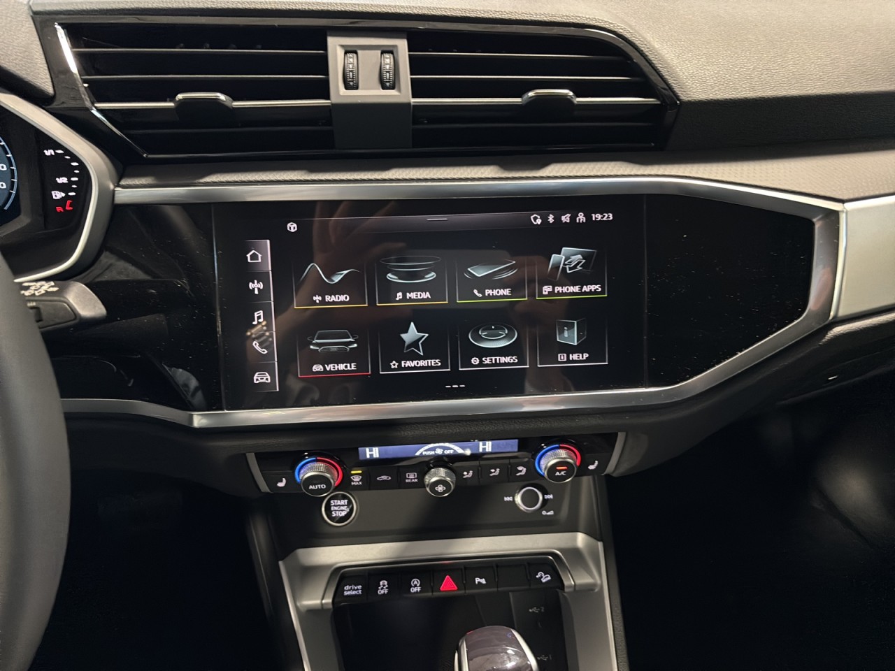 2025 Audi Q3 - Image 13