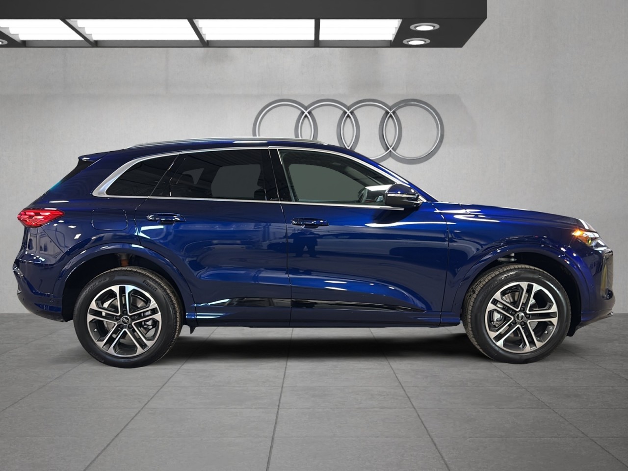 2025 Audi Q5 - Image 4