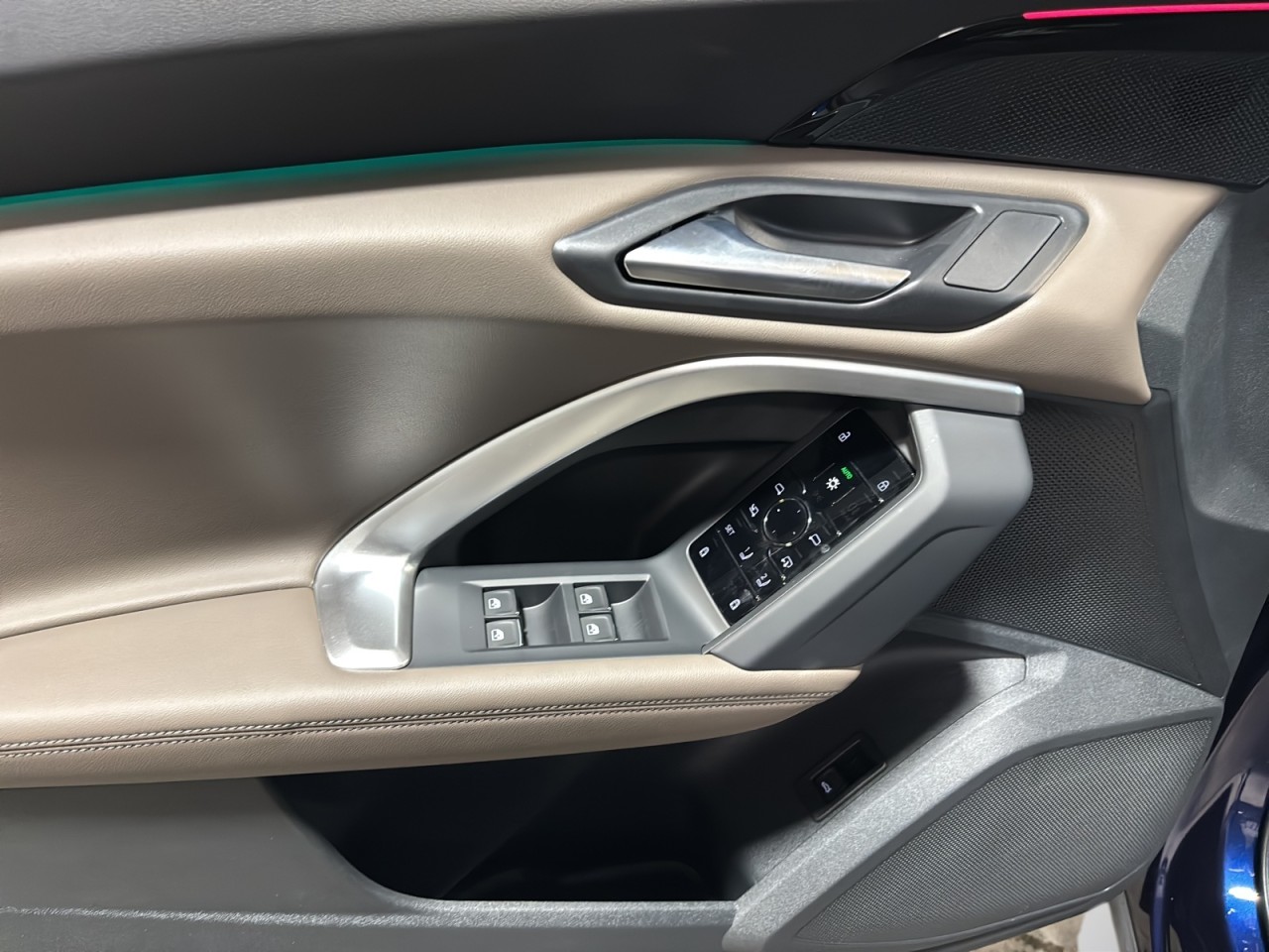 2025 Audi Q5 - Image 9