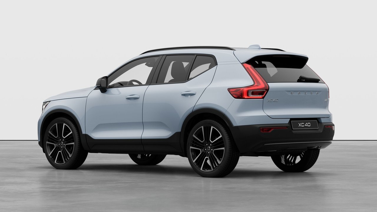2026 Volvo XC40 - Image 2