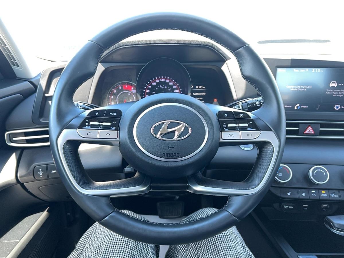 2023 Hyundai Elantra - Image 19