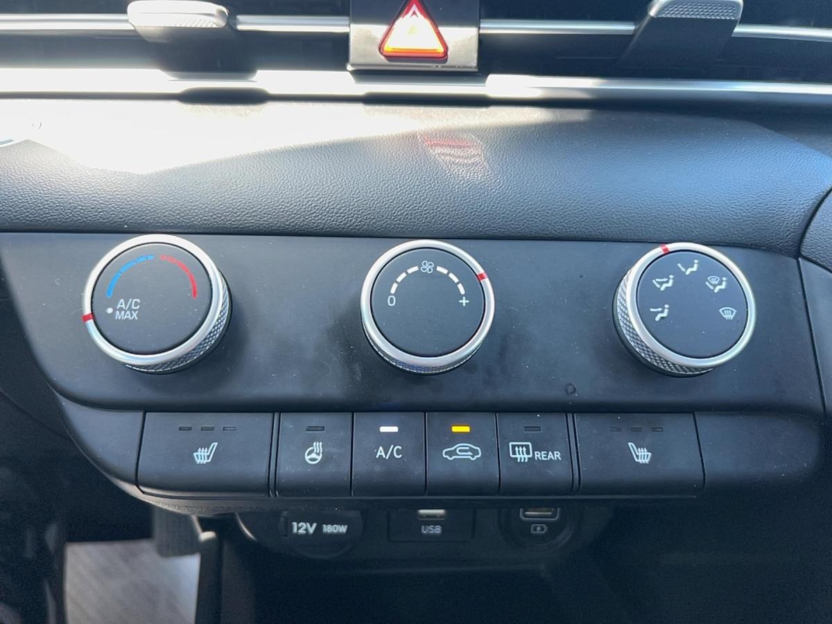 2023 Hyundai Elantra - Image 25
