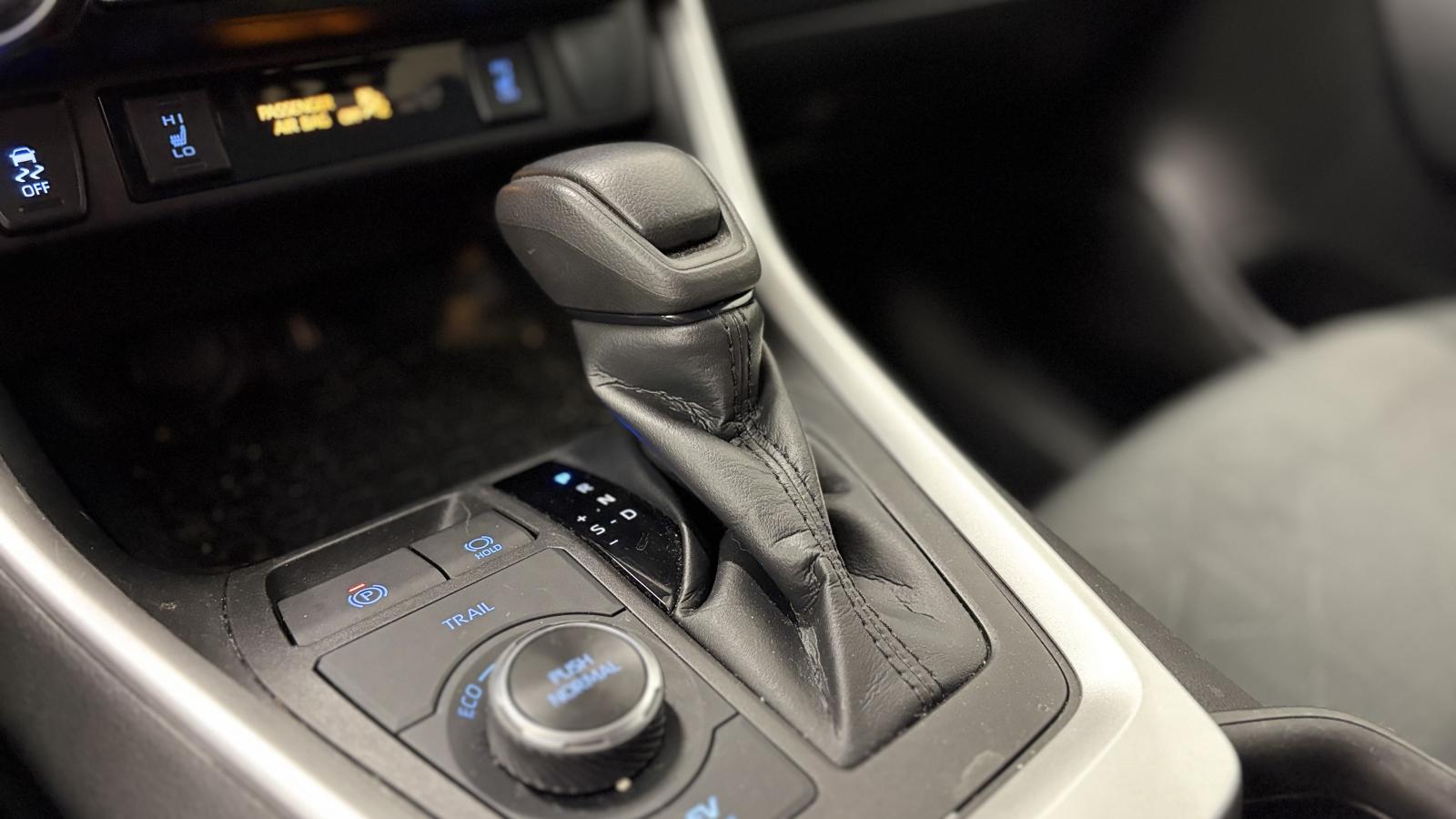 2022 Toyota RAV4 - Image 25