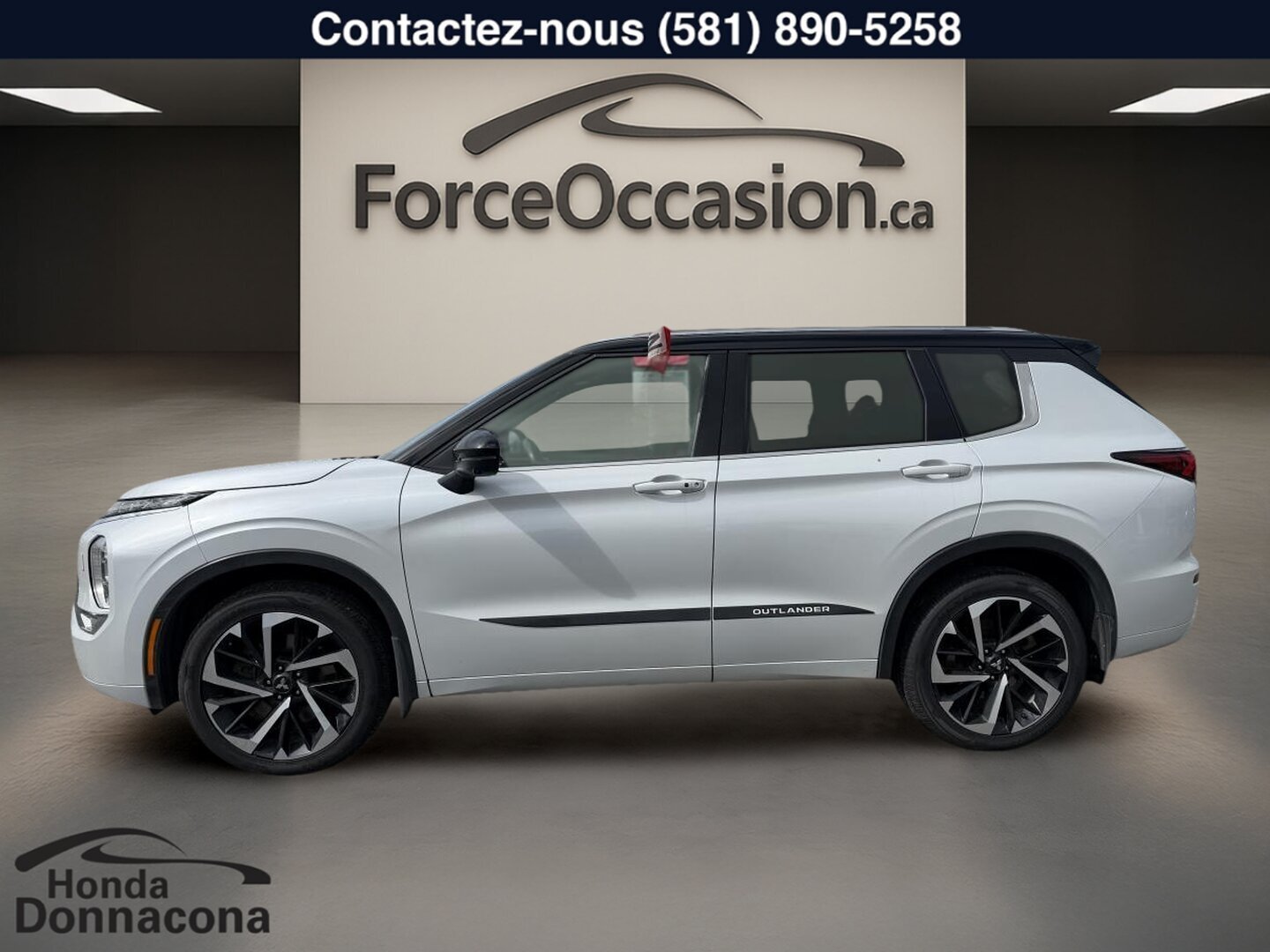2023 Mitsubishi Outlander - Image 3