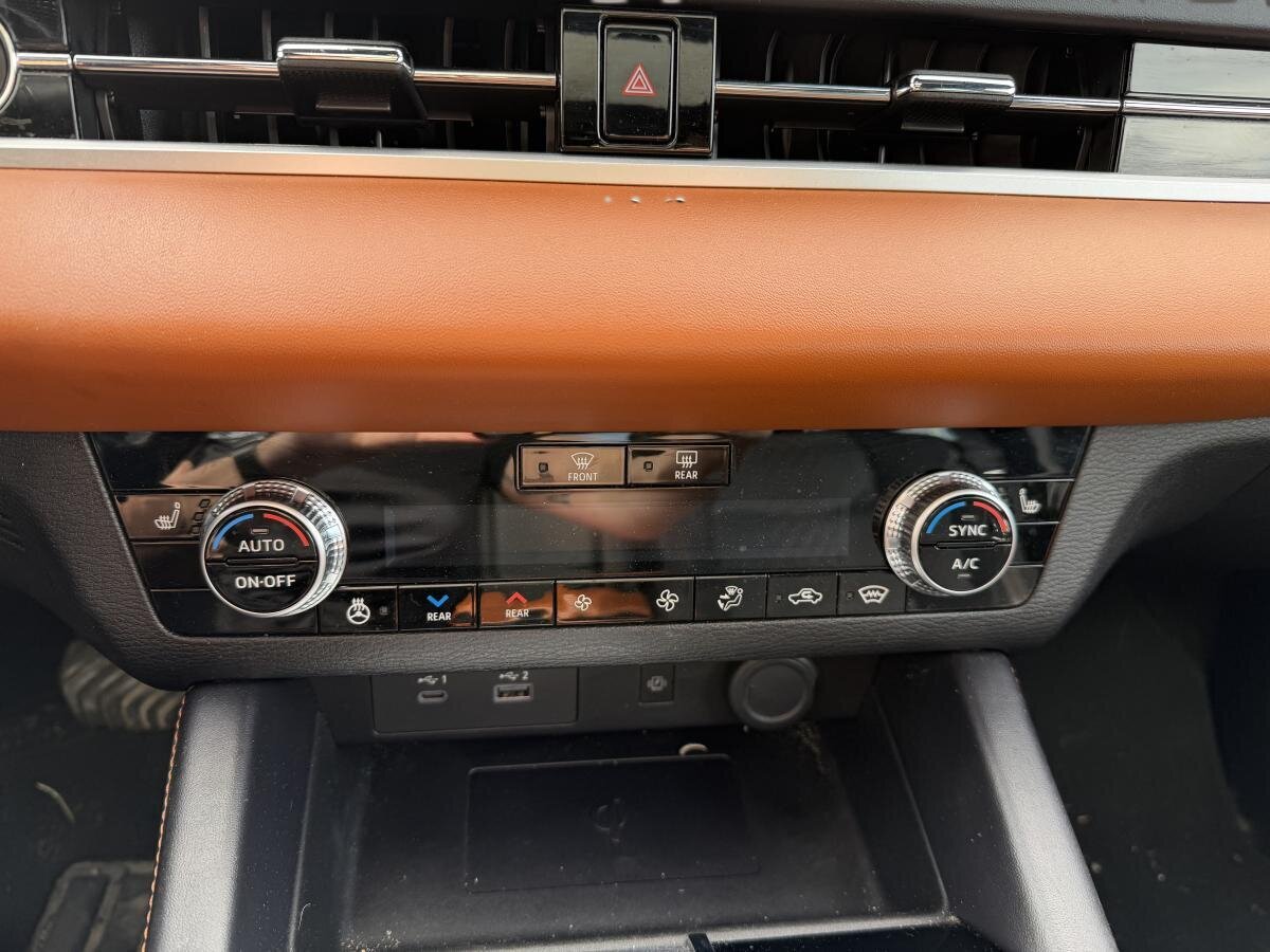 2023 Mitsubishi Outlander - Image 4