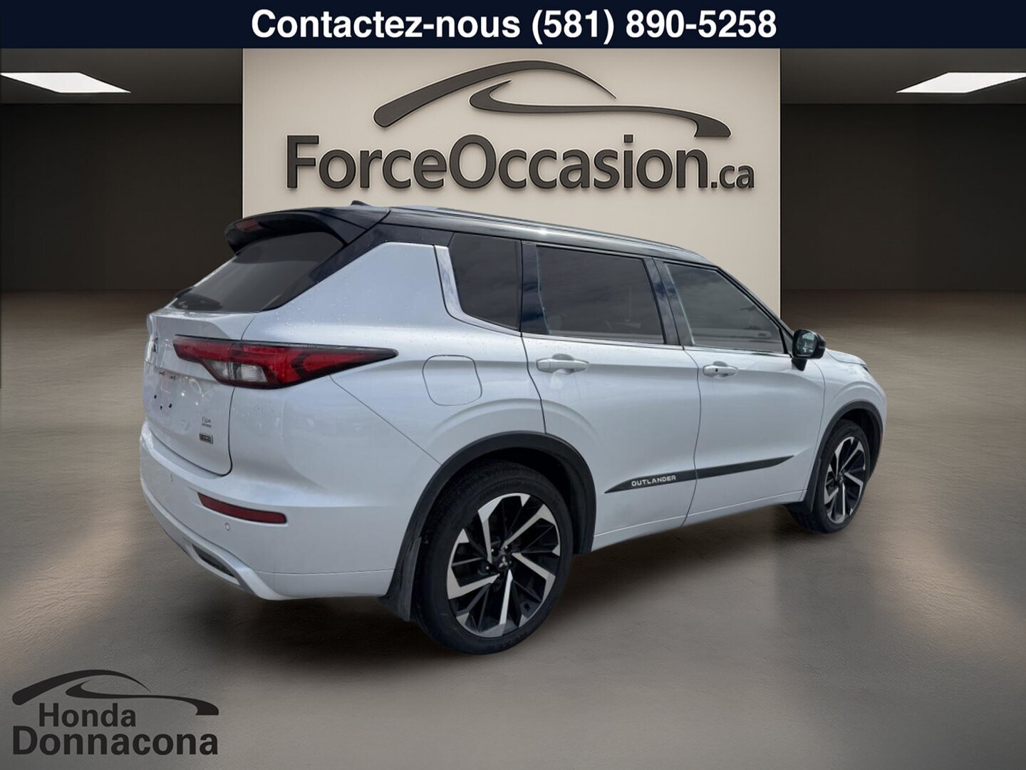 2023 Mitsubishi Outlander - Image 9