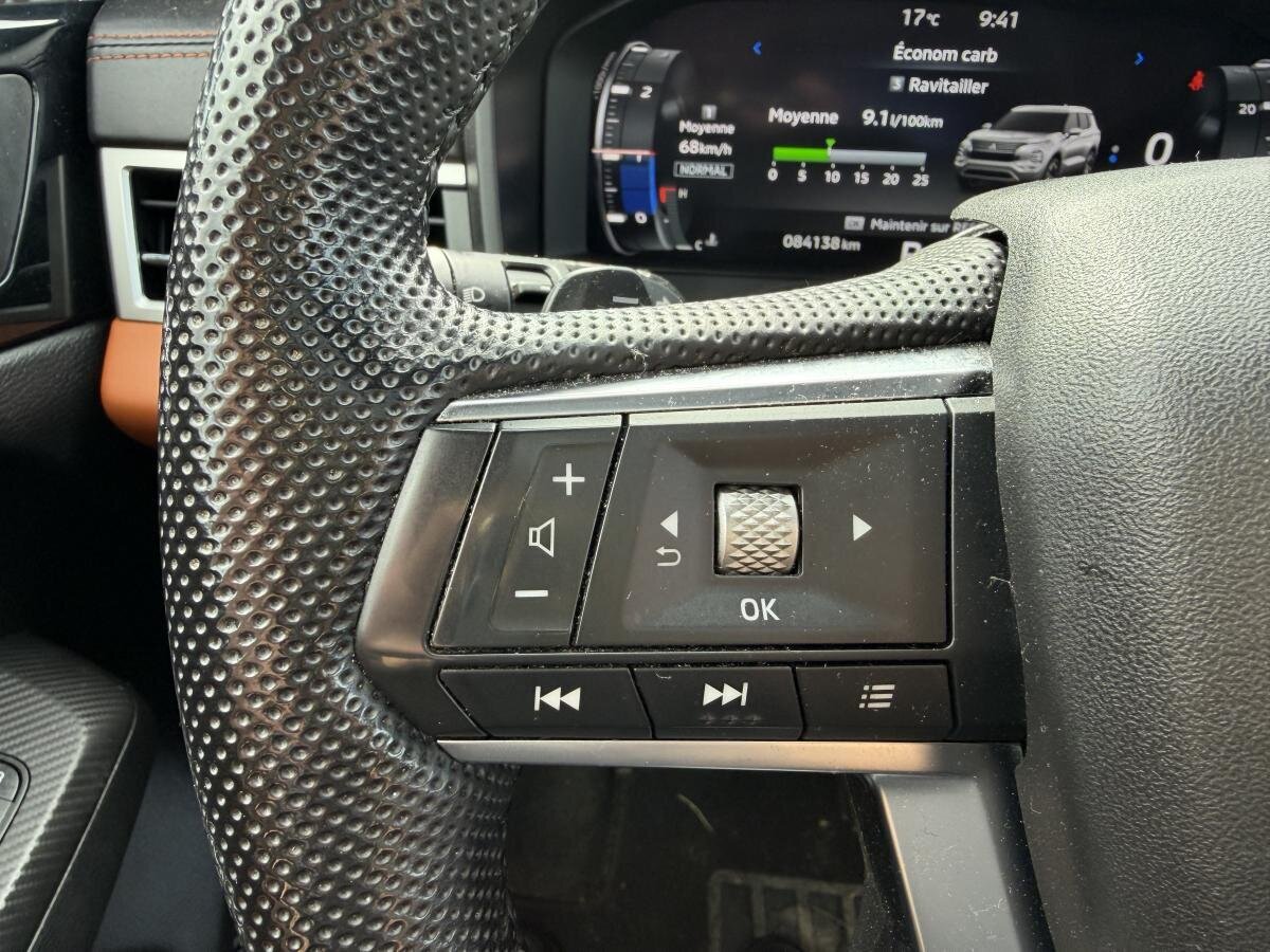 2023 Mitsubishi Outlander - Image 10