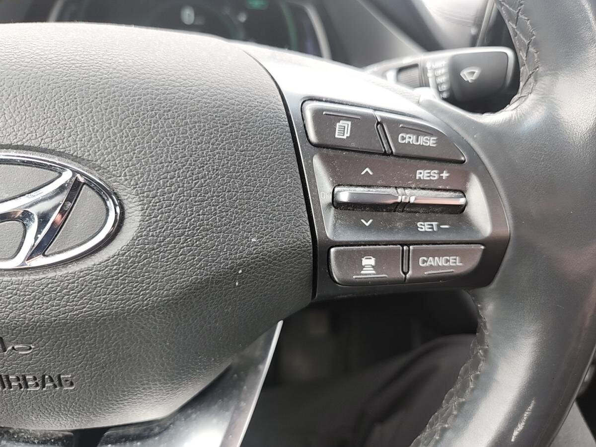 2020 Hyundai IONIQ Electric - Image 11