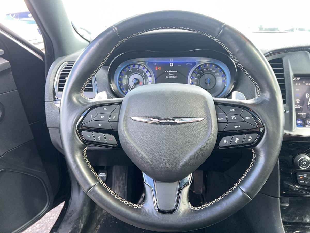 2022 Chrysler 300 - Image 16
