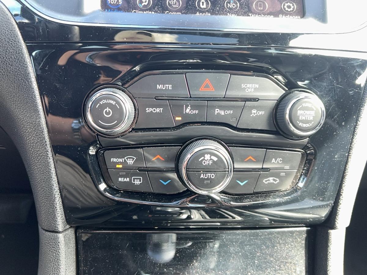 2022 Chrysler 300 - Image 22