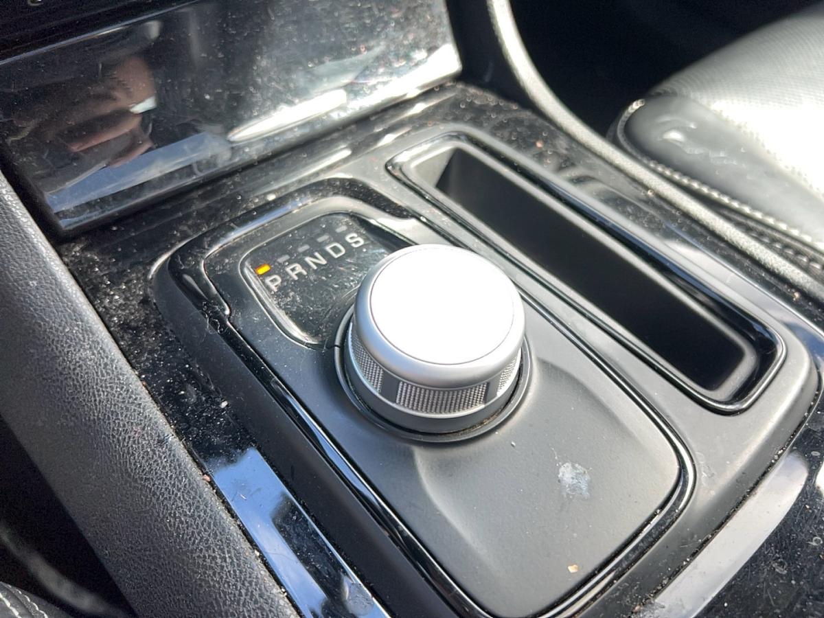 2022 Chrysler 300 - Image 24