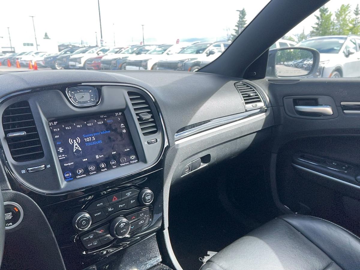 2022 Chrysler 300 - Image 25