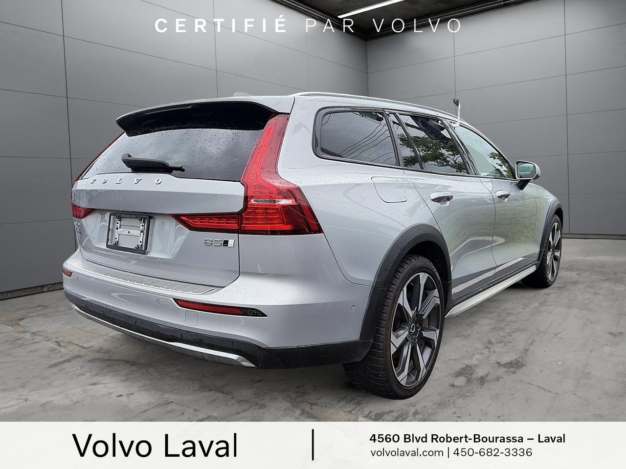 2023 Volvo V60 Cross Country - Image 3