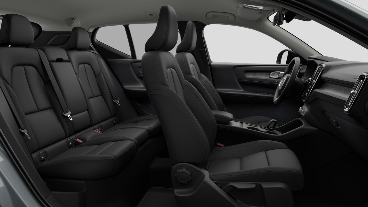2026 Volvo XC40 - Image 13