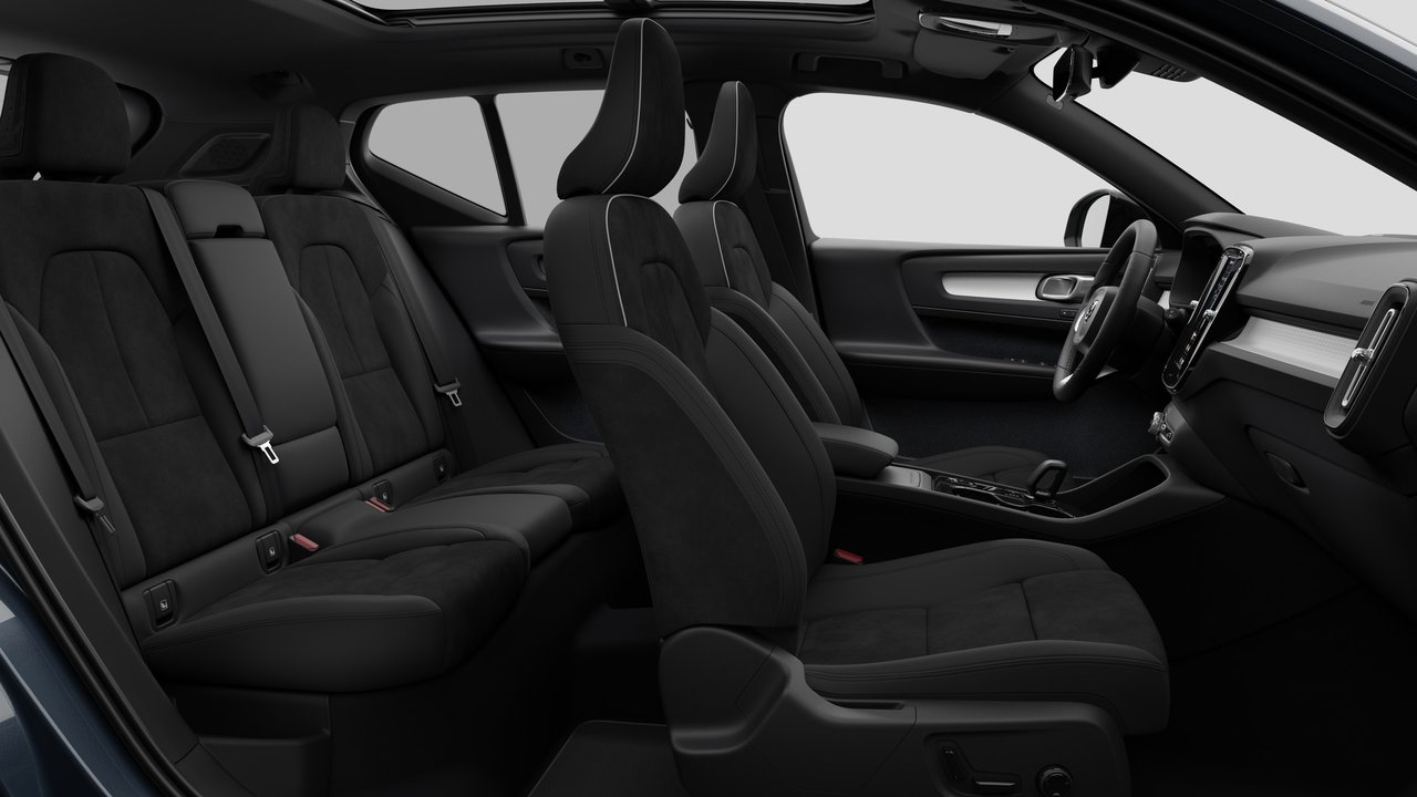 2026 Volvo XC40 - Image 13